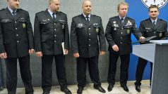 Policejní prezident Petr Lessy (uprostřed) představil své náměstky - zleva Osvald, Bell, Husák, Červíček