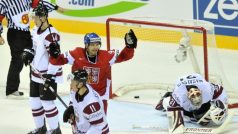 MS v ledním hokeji 2011, skupina D, Česko - Lotyšsko 30. dubna v Bratislavě. CZE Milan Michálek (uprostřed) slaví branku kterou Patrik Eliáš (není na snímku) srovnal na 22, zprava Edgars Masalskis, Kristaps Sotnieks a Oskars Cibulsk.jpg