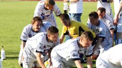 Před rokem fotbalisté Ústí nad Labem slavili na svém stadionu postup do 1. ligy a doufali, že město jejich stánek zrekonstruuje. Nestalo se a teď se v klubu strachují, zad nebudou muset hrát až třetí ligu.