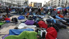 Demonstrace na madridském Puerta del Sol.