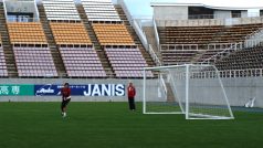 Petr Čech si v Macumotu vyzkoušel, jak se mu bude chytat za silného větru