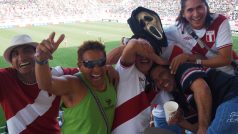 Peruánští fotbaloví fanoušci umějí spustit pořádný vřískot
