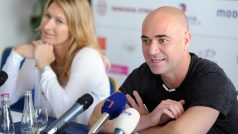 Andre Agassi a Steffi Grafová si zahrají na exhibici v Praze .