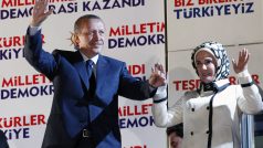 Turecký premiér Recip Erdogan s manželkou Emine
