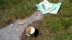 Hlídky hnutí DUHA se na vrcholu Smrčina a jeho okolí pravidelně střídají