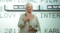 46. filmový festival Karlovy Vary. Judi Dench převzala Křišťálový globus za celoživotní dílo.