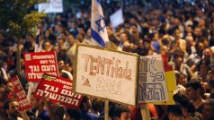 Demonstrace proti tíživé sociální situaci v Izraeli v noci 6. 8. 2011