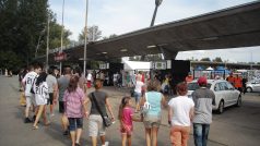 Muži i ženy, staří i mladí, fotbalovou horečkou v Hradci trpí všichni bez rozdílu