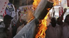 Dillí. Protesty aktivistů a stoupenců Anny Hazare za protikorupční zákon.