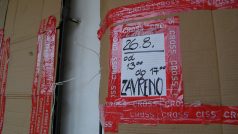 Zakryté výlohy před demonstrací na Lužickém náměstí v Rumburku