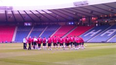 Česká fotbalová reprezentace na předzápasovém tréninku v Hampden Parku