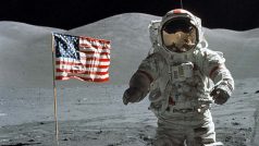 Americký astronaut Eugen Cernan byl v roce 1972 posledním člověkem na Měsíci. Po otci byl slovenského a po matce českého původu.