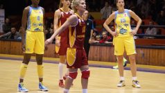 Isil Albenová při trestném hodu