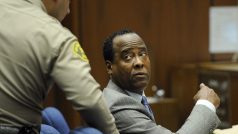 Lékař Conrad Murray u soudu