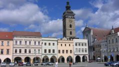 Pohled z náměstí Přemysla Otakara II. ke katedrále sv. Mikuláše a Černé věži (České Budějovice)