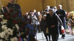 Tisíce lidí se loučí s Václavem Havlem ve Vladislavském sále