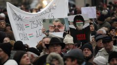 Tisíce lidí protestovaly v Budapešti proti vládě prezidenta Viktora Orbána