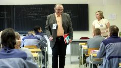 Vězni v Jiřicích na Nymbursku si krátí čas ve vězení studiem soukromého učiliště