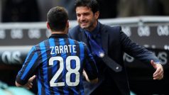 Inter Milan&#039;s Mauro Zarate (L) celebrates with his coach Andrea Stramaccioni after scoring against Genoa during their serie A soccer match