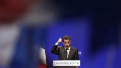 Dosavadní prezident Nicolas Sarkozy na pátečním mítinku v Nice