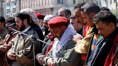 Libyjský ministr Abdel Hakim Belhadj (uprostřed)