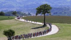 The peloton pedal during the 209 km (130 mile) sixth stage from Urbino to Porto Sant&#039;Elpidio of the Giro d&#039;Italia May 11, 2012