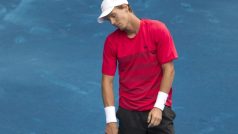 Tenista Tomáš Berdych se tváří zklamaně po jedné z nepovedených výměn ve finále madridského turnaje