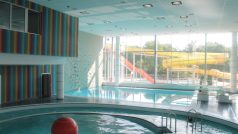 Pohled na venkovní tobogány - Aquacentrum Pardubice
