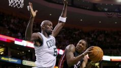 První vítězství Bostonu v semifinále NBA nad Miami režíroval pivot Kevin Garnett