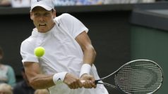 Finalista Wimbledonu z roku 2010 Tomáš Berdych skončil tentokrát už v 1. kole