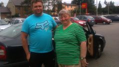 Taxikář Petr Janeta a spokojená zákaznice Stanislava Kalábová