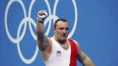 Vzpěrač Jiří Orság měl v Londýně důvod k oslavnému gestu
