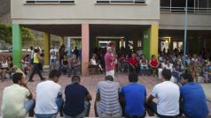 Obyvatelé ostrova La Gomera v evakuačním centru