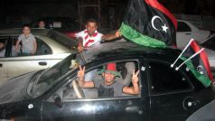 oslavující Libyjci