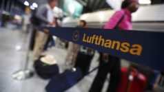 Palubní personál Lufthansy ve Frankfurtu nad Mohanem stávkuje za vyšší mzdy