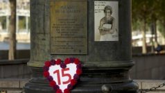 U památníku poblíž místa nehody si lidé připomněli 15 let od smrti princezny Diany