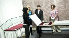 Převoz Zlaté buly sicilské z místa jejich trvalého uložení do výstavních prostor Národního archivu na Chodovci
