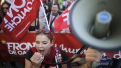 Paříž zachvátily protesty proti úsporným opatřením vlády
