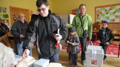 V ČR začaly volby do krajských zastupitelstev a třetiny Senátu