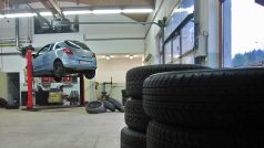 Řidiči by měli mít přezuto od 1. listopadu, aby byli připraveni na nadcházející zimní sezónu (ilustrační foto)