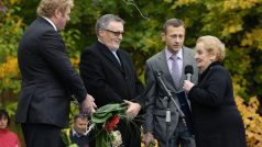 Za Českou televizi Milan Fridrich, generální ředitel Českého rozhlasu Peter Duhan, Miroslav Krupička a Madeleine Albrightová