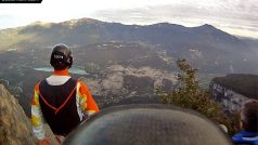 Michal Šlesingr si vyzkoušel basejumping