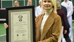 Jana Novotná s oceněním od ITF