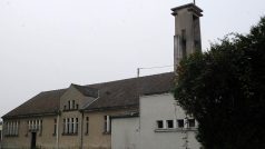 Okolí kostela působí téměř vesnickým dojmem