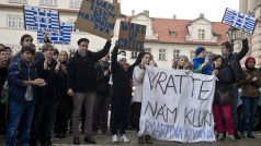 Demonstrace na podporu dvou českých vývojářů počítačových her, které Řecko obvinilo ze špionáže