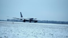 Dreamliner přistává na Letišti Václava Havla