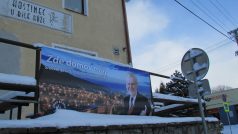 Zemanův předvolební plakát v trvalé bydlišti kandidáta na prezidenta, obci Nové Veselí na Vysočině