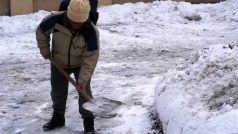 Ruční údržba chodníků ve Vsetíně