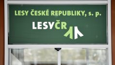 Na generálním ředitelství státního podniku Lesy České republiky v Hradci Králové zasahovala protikorupční policie