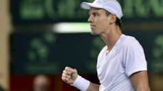 Tenista Tomáš Berdych se povzbuzuje po jednom z úspěšných míčků